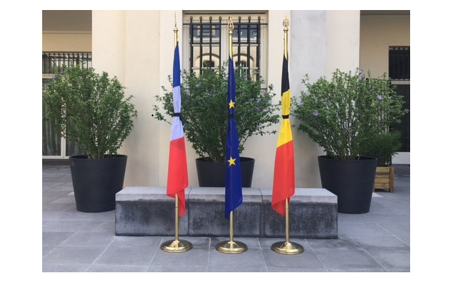 Drapeaux en berne © Ambassade de France en Belgique